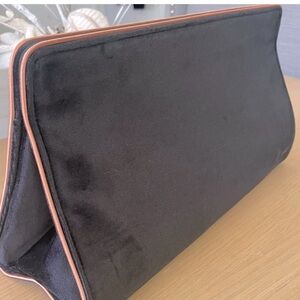NWOT DYSON STORAGE BAG Velvet Magnetic Closure Hair Dryer Bag -*sold out online*